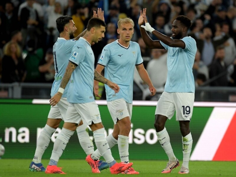 Cầu thủ Lazio ăn mừng bàn thắng đẹp