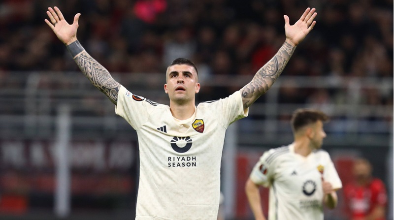 Cầu thủ thi đấu trong màu áo của AS Roma